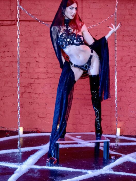 domina-holy-rose-fury