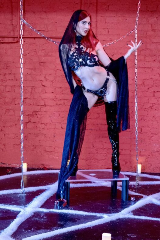 domina-holy-rose-fury