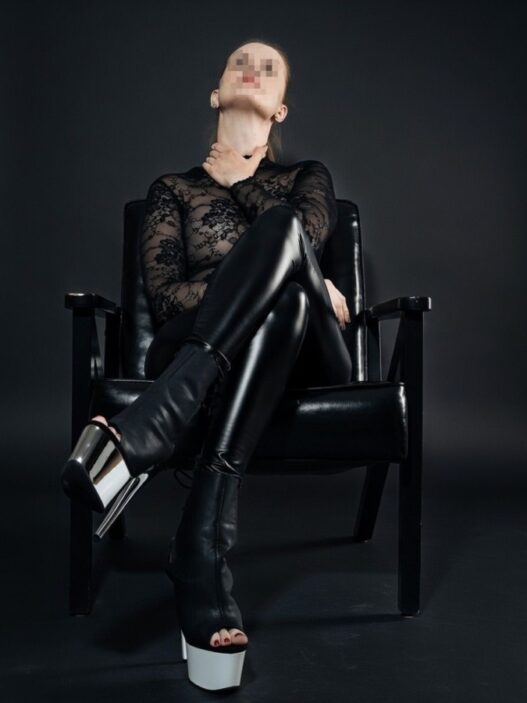 vira-van-dyk-–-domina-in-hamburg