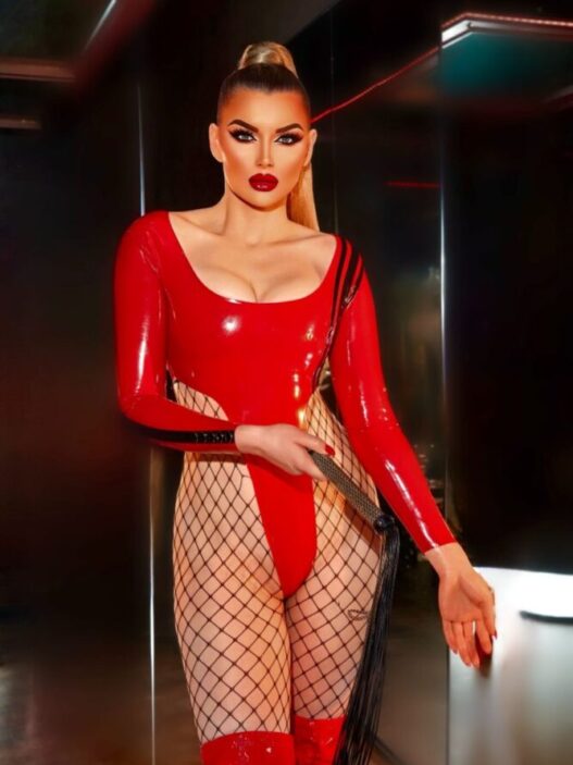 lig-aan-de-voeten-van-de-opwindende-duitse-godin-beluccia?